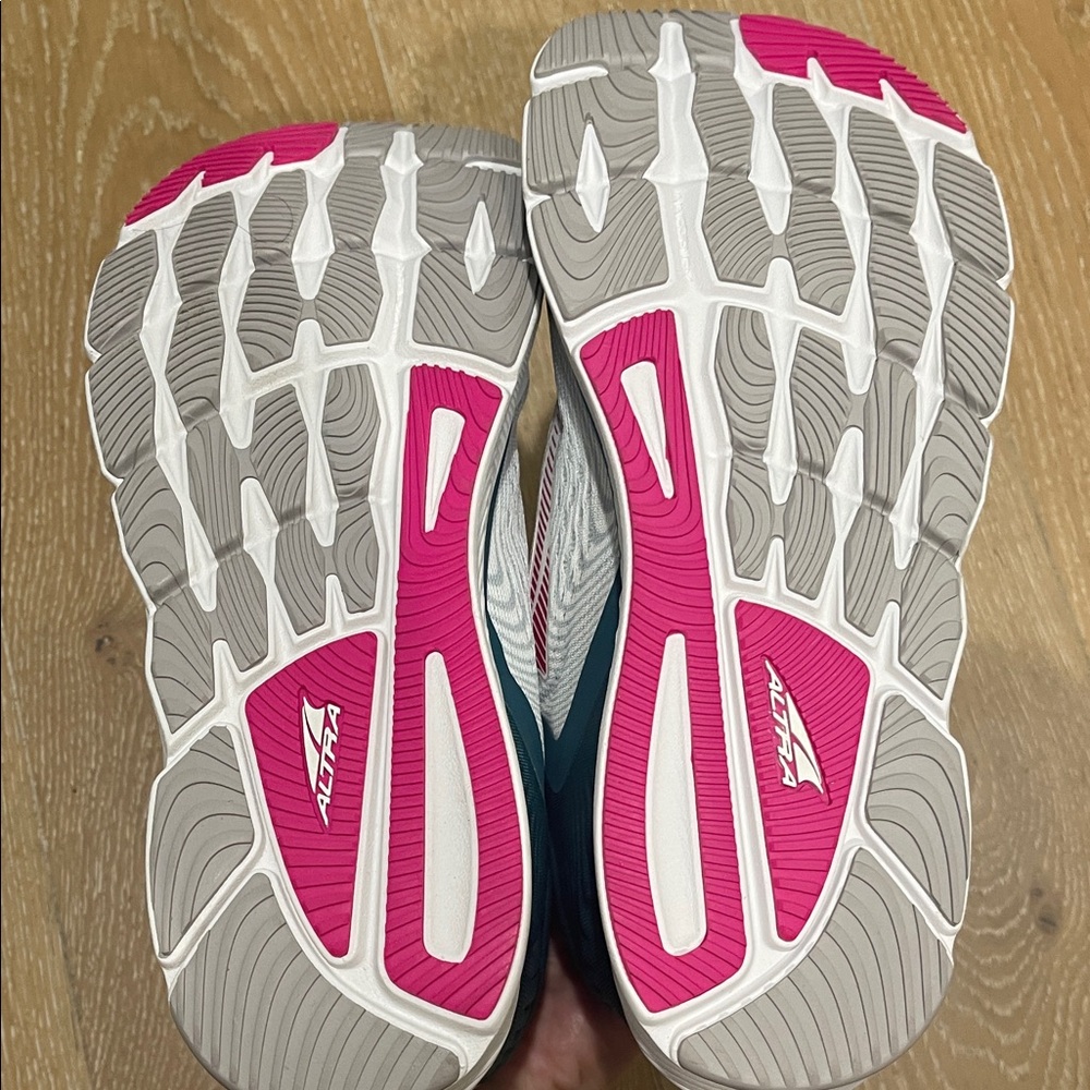 Altra Running- Worn 1x - Picture 5 of 6